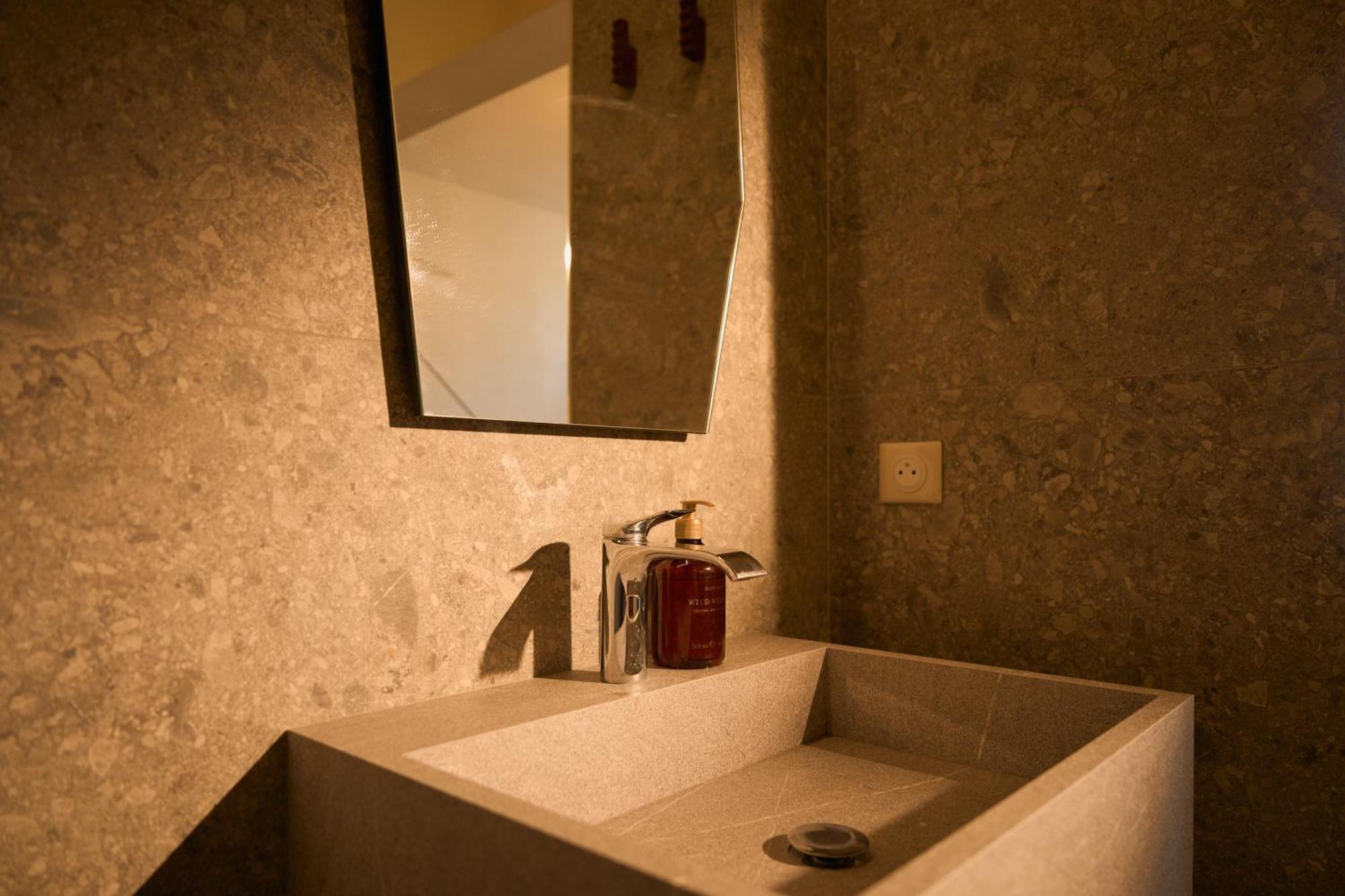 Suite Atypique - Jacuzzi Privatif En Centre Ville De Cognac Eksteriør bilde
